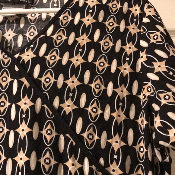 scrub top - Picture 2 of 6